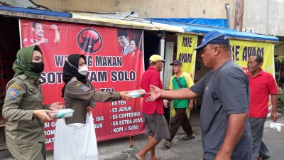 Satpol PP Kota Semarang Berbagi 600 Nasi Kotak di Bulan Ramadan