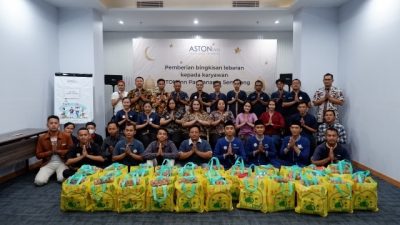 Aston Inn Pandanaran Semarang Bagikan Bingkisan Lebaran