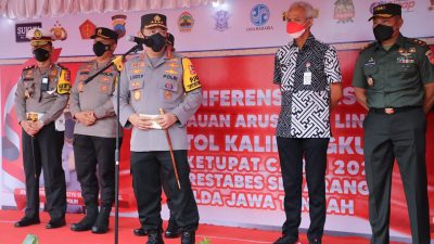 Kapolri dan Ganjar Cek Pos Terpadu Mudik di GT Kalikangkung