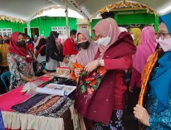 Satu Jam Digelar Ratusan Paket Sembako Murah Jelang Lebaran Ludes Terjual
