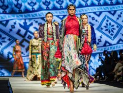 Scraf Trend Fashion Terkini Karya Desainer Pakaian Muslim Rose.ma.Lina