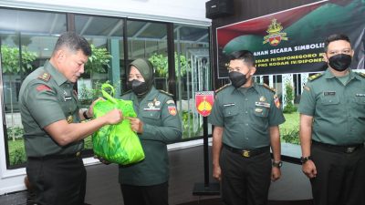Jelang Lebaran Kodam IV Diponegoro Berbagi Bingkisan 
