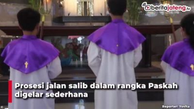 [Video] Prosesi Jalan Salib Digelar Sederhana