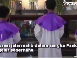 [Video] Pandemi, Prosesi Jalan Salib Digelar Sederhana