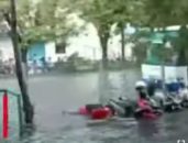 [Video] Banjir Rob Parah di Semarang, Ratusan Motor Tenggelam