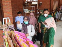 H-1 Jelang Lebaran, Bupati Resmikan Pusat Oleh-oleh Khas Blora
