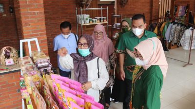 H-1 Jelang Lebaran, Bupati Resmikan Pusat Oleh-oleh Khas Blora