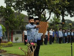 Napi Lapas Semarang Gelar Upacara Bendera Peringati Hardiknas