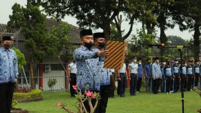 Napi Lapas Semarang Gelar Upacara Bendera Peringati Hardiknas