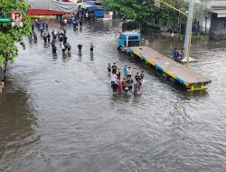 Tanggul Jebol Akibat Rob Tinggi Kawasan Pelabuhan Tanjung Mas Semarang Banjir 1,5 Meter