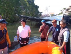 Tanggul Sungai Miyong Jebol, Ribuan Rumah Warga Masih Tergenang Air Rob