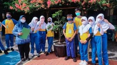 Siswa SDN Pedurungan Tengah 02 Semarang Peduli Lingkungan dengan Aksi Tabulampot
