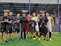 Jurnalis FC Luncurkan Jersey UKI di Laga Pertandingan Persahabat KONI 525 FC