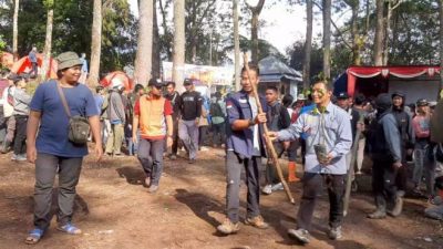 Aksi Penyelamatan Lereng Gunung Prau oleh Lintas Komunitas di Batang