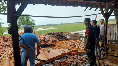 Hujan Lebat Disertai Angin Kencang Sebabkan 1 Rumah di Blora Roboh
