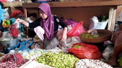 Harga Cabai di Pasar Blora Meroket, Perkilo Naik Hingga Rp 100 Ribu