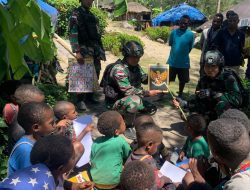 Satgas Kodim Yonif Raider 408/SBH Buka Kelas Lapangan Ajari Anak Anak Papua 