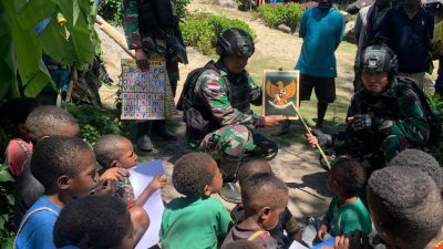 Satgas Kodim Yonif Raider 408/SBH Buka Kelas Lapangan Ajari Anak Anak Papua 