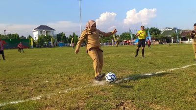 Wabup Blora Tendang Bola Perdana di Pembukaan Liga Santri PSSI 2022