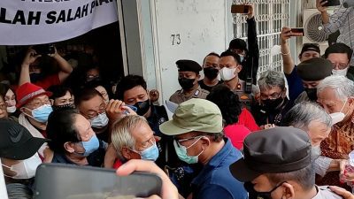 Eksekusi Bangunan Gang Tengah Semarang Diwarnai Aksi Dorong Antara Lansia Alumni THHK dan Petugas PN