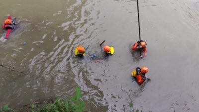 Pencarian Nenek Mariyem yang Hanyut Di Sungai Mungkung Terkendala Cuaca