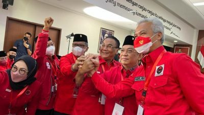 [Video] Momen Bambang Pacul-Ganjar Salam Komando