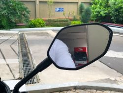 Simak Pentingnya Spion Motor Saat Berkendara