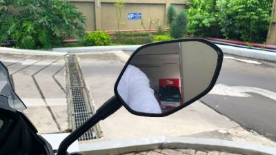 Simak Pentingnya Spion Motor Saat Berkendara