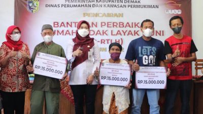 Berantas Kemiskinan dan Keterbelakangan Masyarakat, Bupati Demak Cairkan Program RTLH 2022