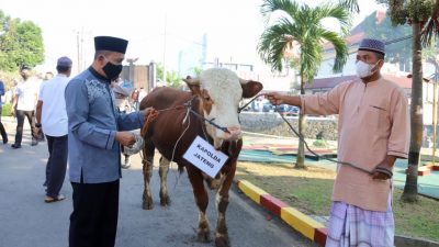 Rayakan Idul Adha, Polda Jateng dan Jajaran Serahkan Ratusan Hewan Kurban