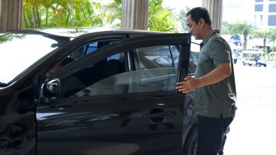 Hari Bebas Kendaraan, Hendi Keliling Semarang Naik Taksi Online 