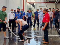 Karyawan Hotel Santika Pekalongan Ikuti Pelatihan Penggunaan Fire Hydrant
