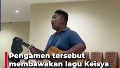 [Video] Pengamen Nyanyi Tak Ingin Usai, Netizen: Ini Ngamen atau Konser?