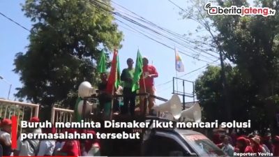 [Video] Protes Maraknya PHK, Ratusan Buruh Geruduk Kantor Disnaker Kota Semarang