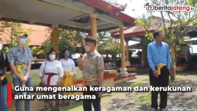 [Video] Aktivis Lintas Agama Kunjungi Pura di Semarang
