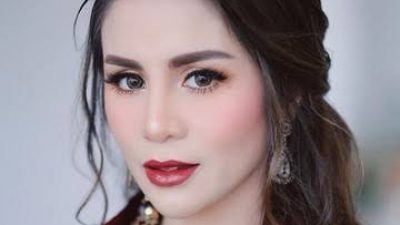 [Video] Momo Geisha Nyanyi ‘Tak Ingin Usai’ Sambil Momong Anak, Netizen: Lebih Bagus