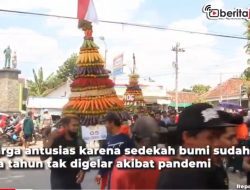 [Video] Sedekah Bumi di Blora, 10 Gunungan Diarak