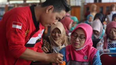 Chef Imam Beri Pelatihan Carving Buah dan Sayur ke Anggota PKK se Kabupaten Batang