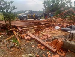 Akibat Hujan Disertai Angin, Satu Rumah dan Teras di Blora Roboh