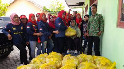 Sahabat Wong Bloro Bagikan Puluhan Paket Sembako Kepada Penyandang Disabilitas