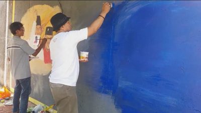 Ratusan Pelukis Terlibat Melukis Mural di Dinding Sepanjang Jalan Barito Semarang