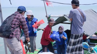 Aruna Melalui Yayasan Maritim Salurkan Donasi Peduli Korban Banjir Rob di Jateng