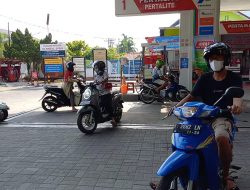 Sejumlah Kendaraan Pilih Putar Balik, Kelamaan Menunggu Sistem Perubahan Kenaikan Harga BBM