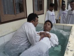 Belasan Narapidana Lapas Semarang Terima Sakramen Baptis Penebusan Dosa