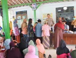 Ratusan Warga di Blora Antri BLT Pengalihan Subsidi BBM