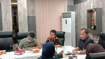 Puluhan Pedagang Geruduk Balaikota, Tuntut Izin Berjualan di Lahan MAJT dan Pasar Johar