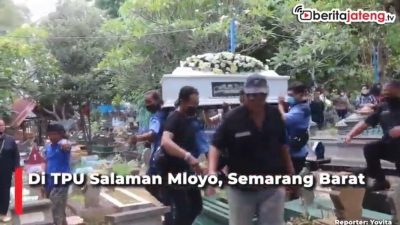 [Video] Jenazah Iwan Budi Dimakamkan, Istri Minta Masyarakat Ikut Kawal Kasus