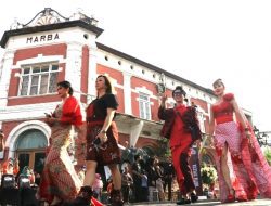 Peringati Hari Batik, Pemkot Semarang dan Kementerian PPPA Gelar Batik Specta di Kota Lama