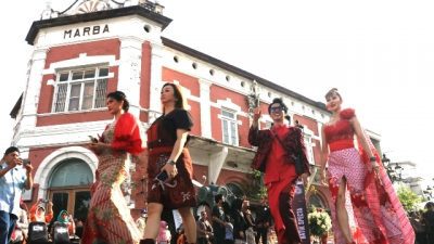 Peringati Hari Batik, Pemkot Semarang dan Kementerian PPPA Gelar Batik Specta di Kota Lama