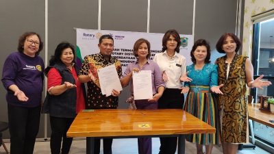 Rotary District 3420 Serahkan 500 Closet Jongkok ke Dinpermades P2KB Kabupaten Banjarnegara
